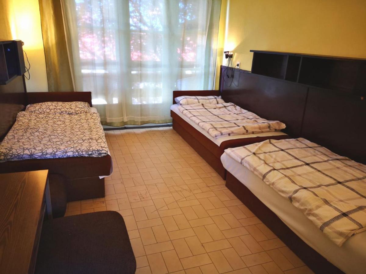 Beach Club Panzio Es Camping Lejlighedshotel Zamárdi Eksteriør billede